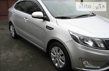 Седан Kia Rio 2013 в Алчевске