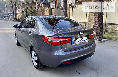 Седан Kia Rio 2013 в Киеве