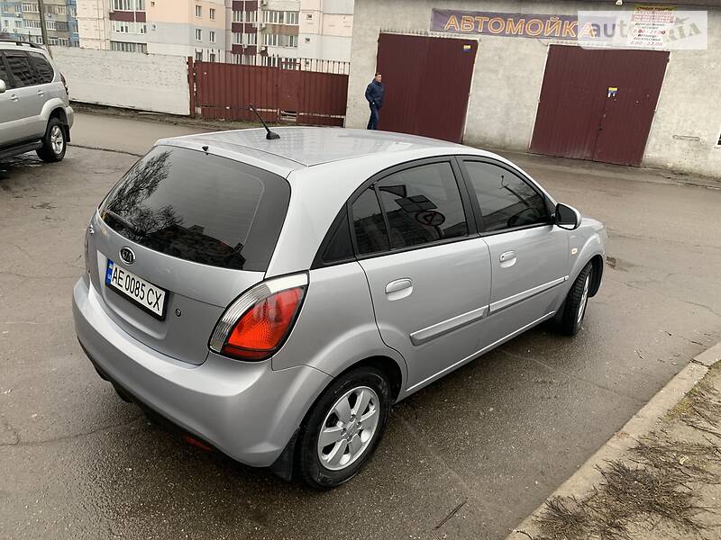 Хетчбек Kia Rio 2010 в Дніпрі
