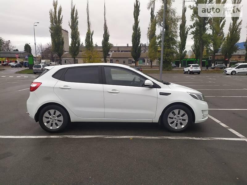 Хэтчбек Kia Rio 2012 в Киеве