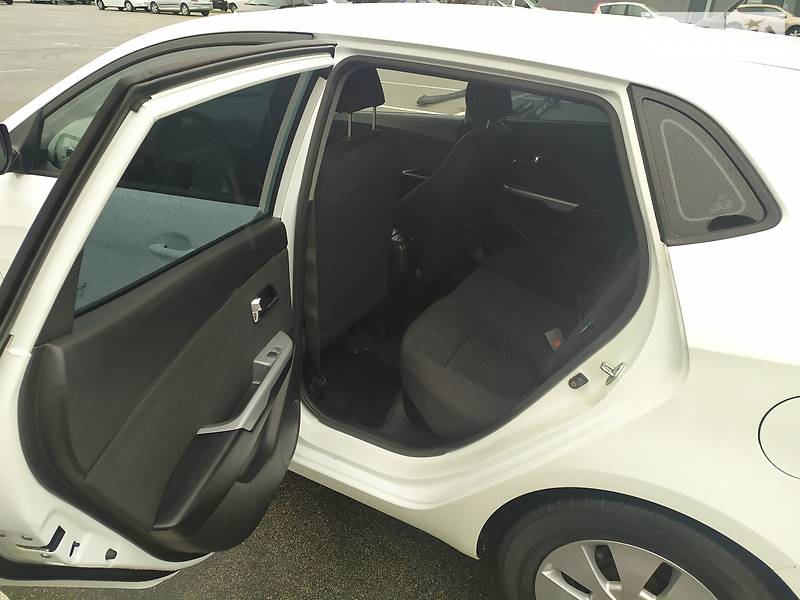 Хэтчбек Kia Rio 2012 в Киеве