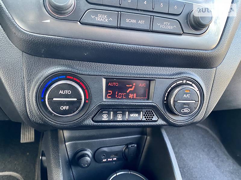 Седан Kia Rio 2011 в Києві