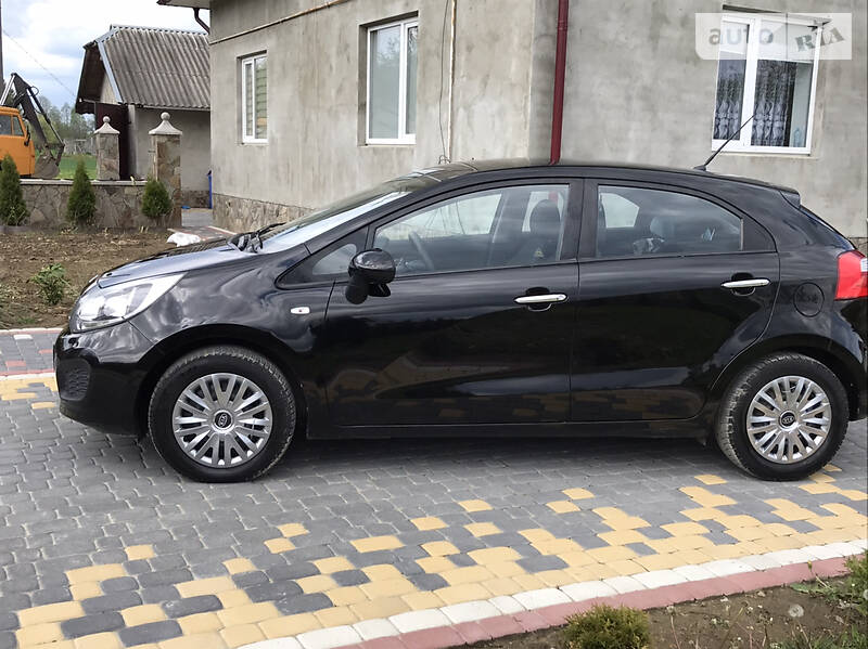 Хетчбек Kia Rio 2012 в Івано-Франківську