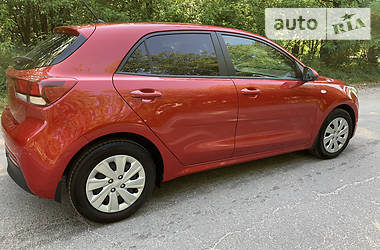 Хэтчбек Kia Rio 2017 в 