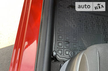 Хэтчбек Kia Rio 2017 в 