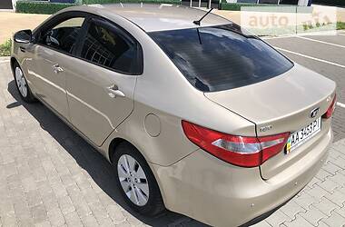 Седан Kia Rio 2013 в Киеве