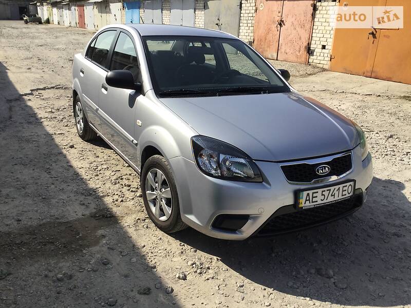 Седан Kia Rio 2011 в Днепре