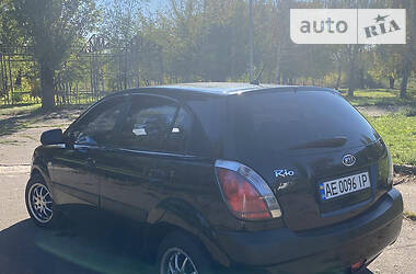 Хэтчбек Kia Rio 2008 в Кривом Роге