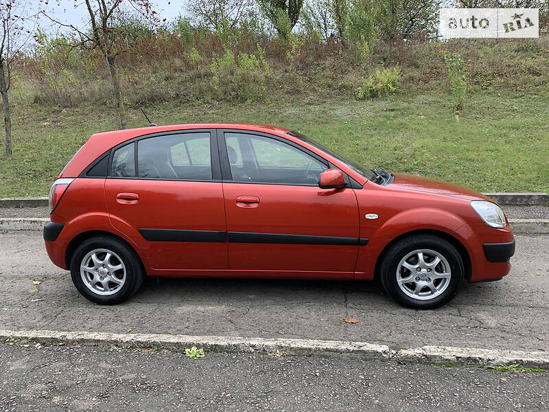 Хэтчбек Kia Rio 2008 в Ровно