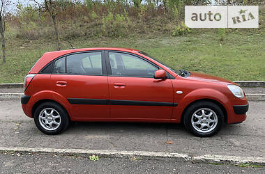 Хэтчбек Kia Rio 2008 в Ровно