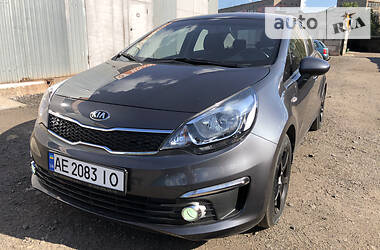 Седан Kia Rio 2015 в Кривом Роге