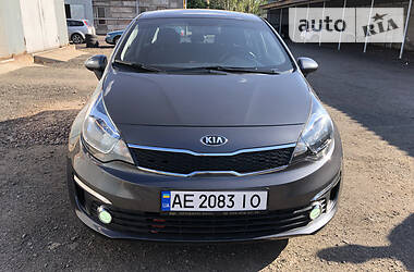 Седан Kia Rio 2015 в Кривом Роге