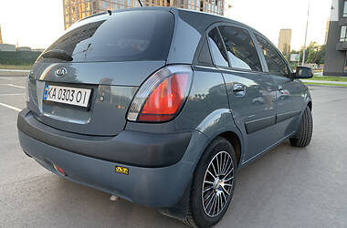 Хэтчбек Kia Rio 2008 в Киеве