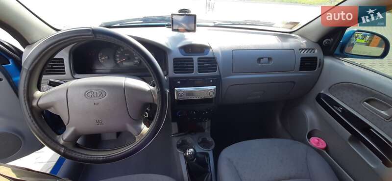 Хетчбек Kia Rio 2004 в Гадячі