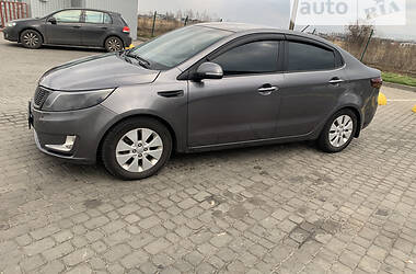 Седан Kia Rio 2013 в Днепре