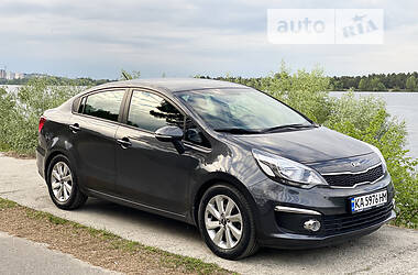 Седан Kia Rio 2017 в Киеве