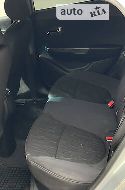 Седан Kia Rio 2012 в 