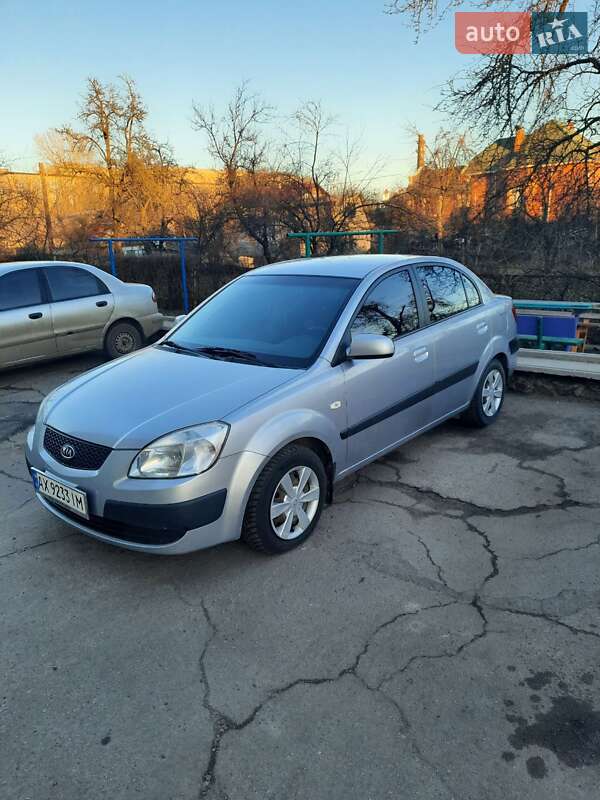 Седан Kia Rio 2005 в Черкассах