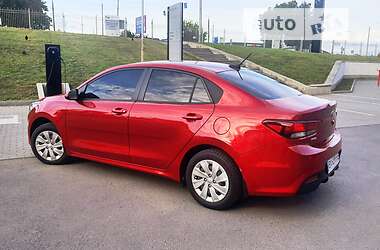 Седан Kia Rio 2017 в Хмельницком