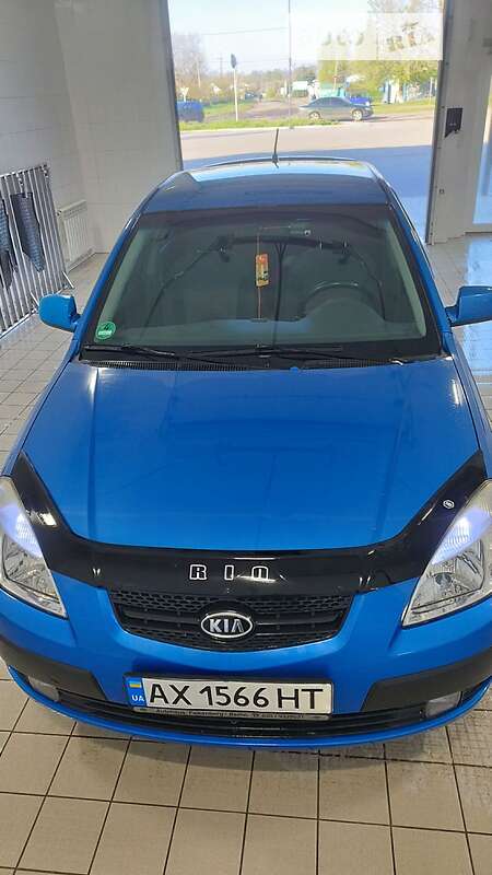 Хетчбек Kia Rio 2006 в Первомайську