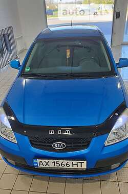 Хэтчбек Kia Rio 2006 в 