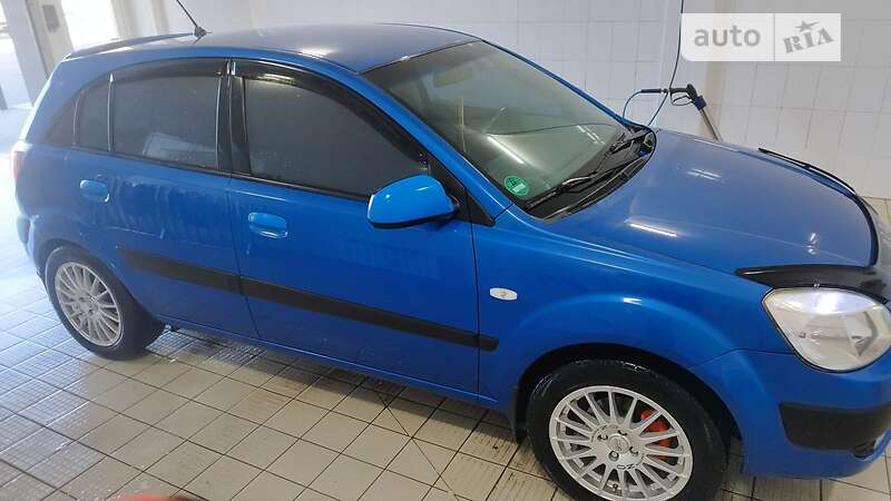 Хетчбек Kia Rio 2006 в Первомайську