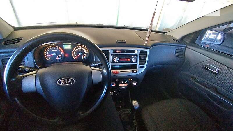 Хетчбек Kia Rio 2006 в Первомайську