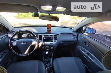 Хэтчбек Kia Rio 2006 в 