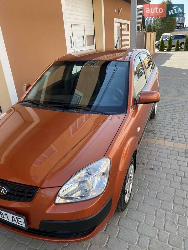 Хетчбек Kia Rio 2006 в Івано-Франківську