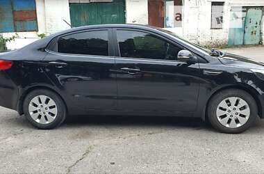 Седан Kia Rio 2012 в Ромнах