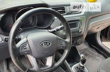 Седан Kia Rio 2012 в Ромнах