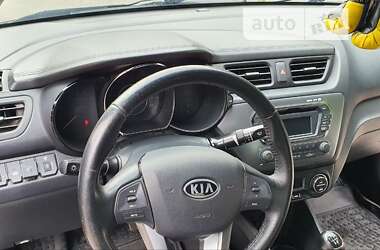 Седан Kia Rio 2012 в Ромнах