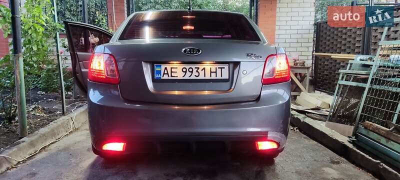 Седан Kia Rio 2011 в Кривом Роге