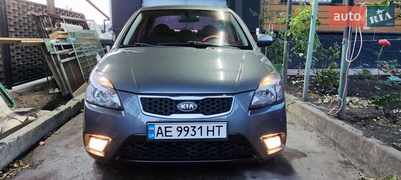 Седан Kia Rio 2011 в Кривом Роге