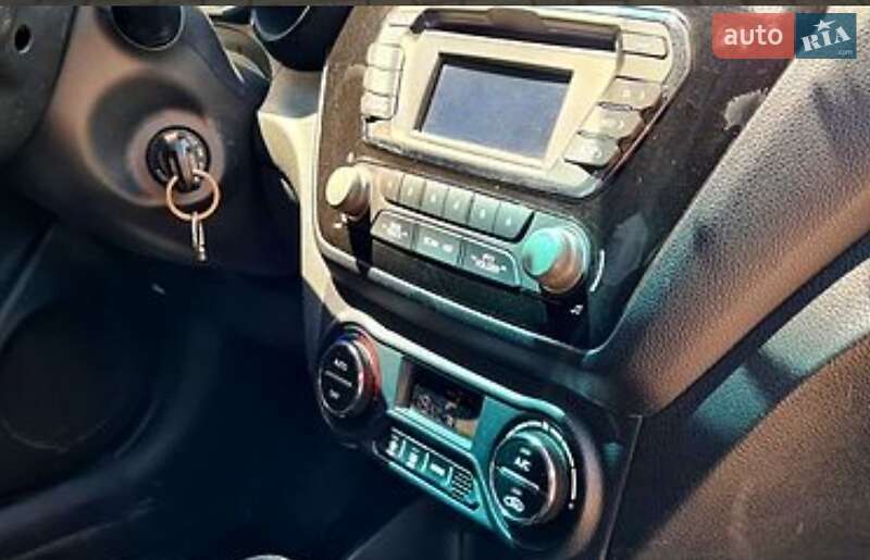 Седан Kia Rio 2013 в Днепре