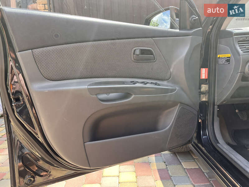 Хэтчбек Kia Rio 2009 в Виннице