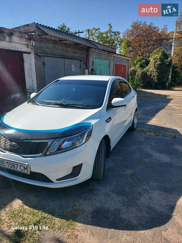 Седан Kia Rio 2012 в Вознесенске