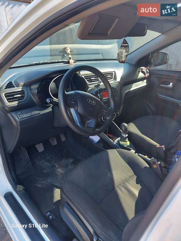 Седан Kia Rio 2012 в Вознесенске