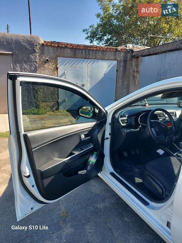 Седан Kia Rio 2012 в Вознесенске