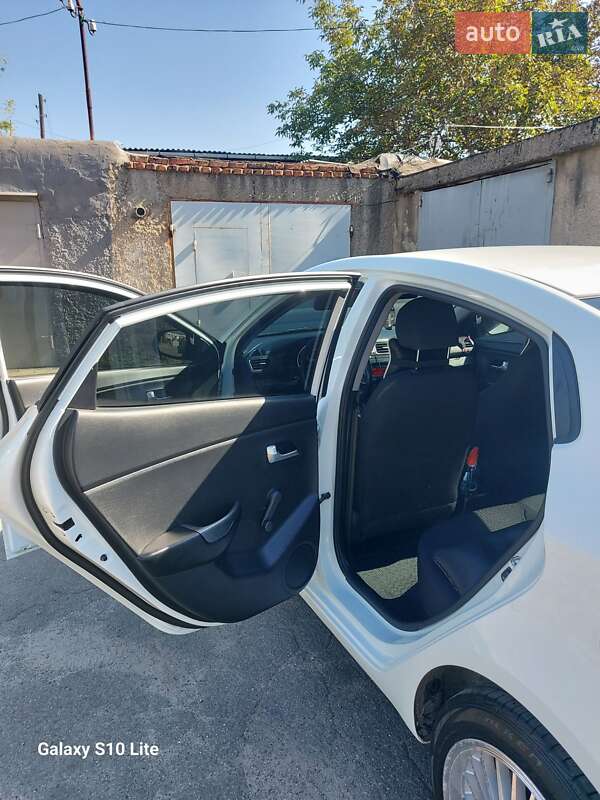 Седан Kia Rio 2012 в Вознесенске