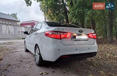 Седан Kia Rio 2013 в Украинке
