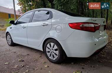 Седан Kia Rio 2013 в Украинке