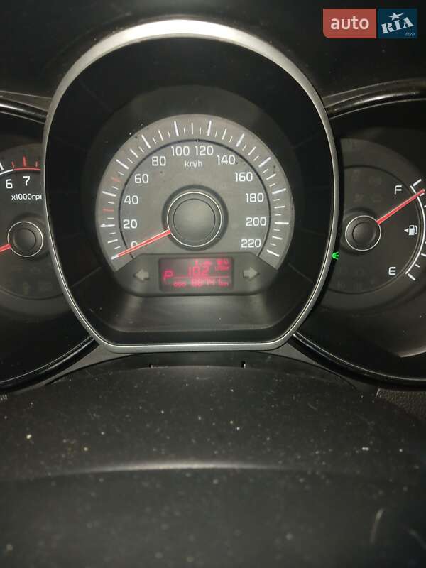 Седан Kia Rio 2013 в Кривом Роге