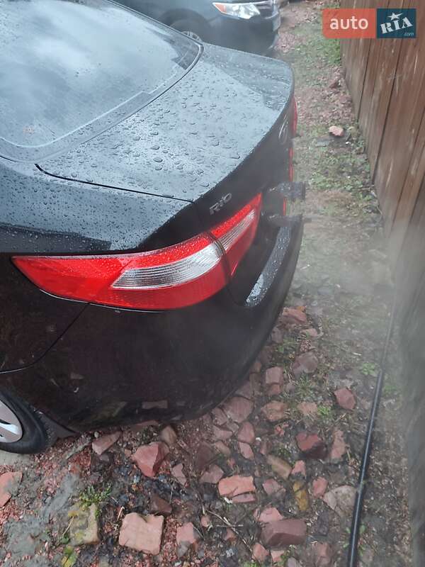 Седан Kia Rio 2012 в Вышгороде