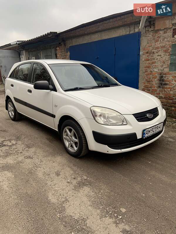 Хэтчбек Kia Rio 2007 в Житомире