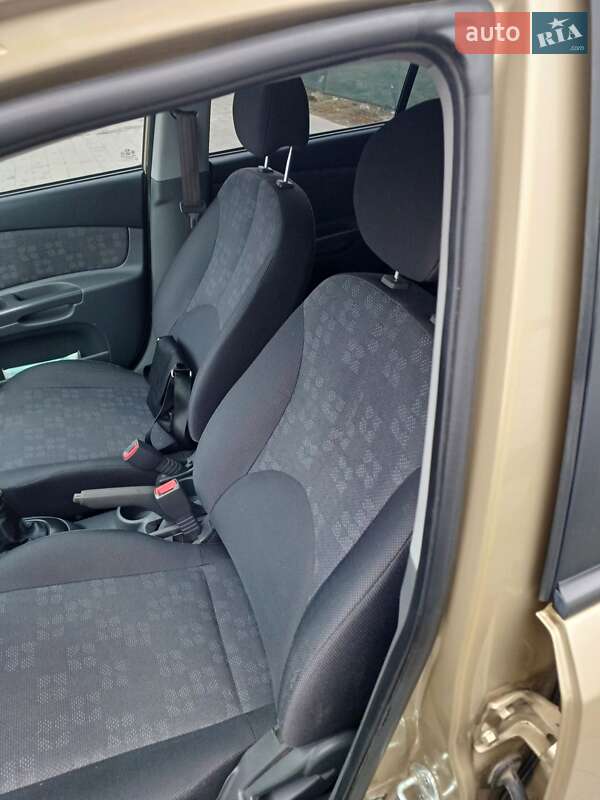 Хетчбек Kia Rio 2008 в Львові