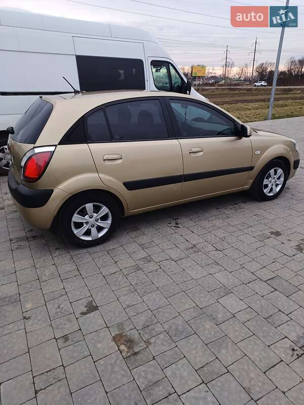 Хетчбек Kia Rio 2008 в Львові