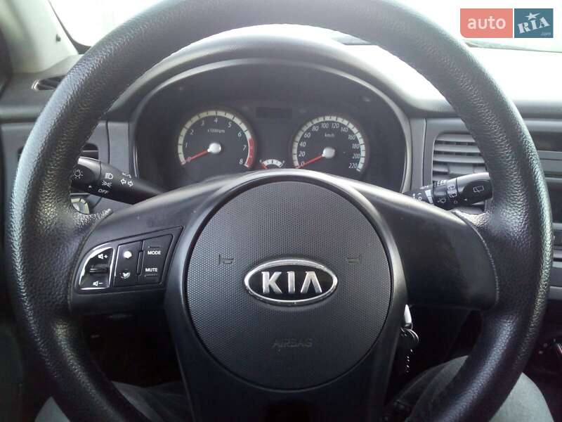 Хэтчбек Kia Rio 2010 в Звягеле
