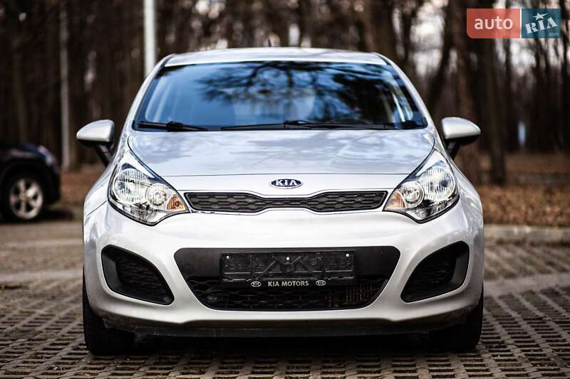 Хэтчбек Kia Rio 2012 в Покровске