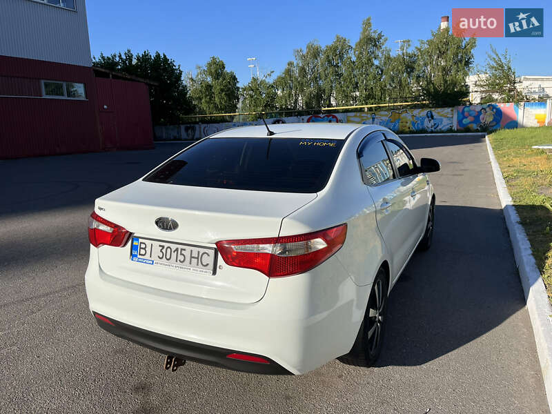 Седан Kia Rio 2012 в Кременчуге